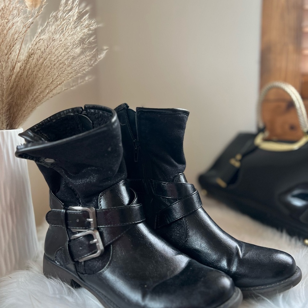 Stormy mountain Black Leather Buckle Boots 7.5M